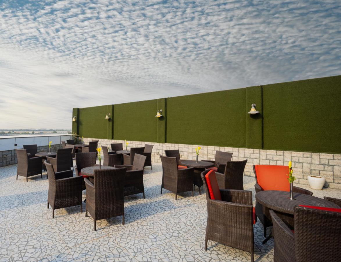 होटल Shanti Palace Mahipalpur 4*