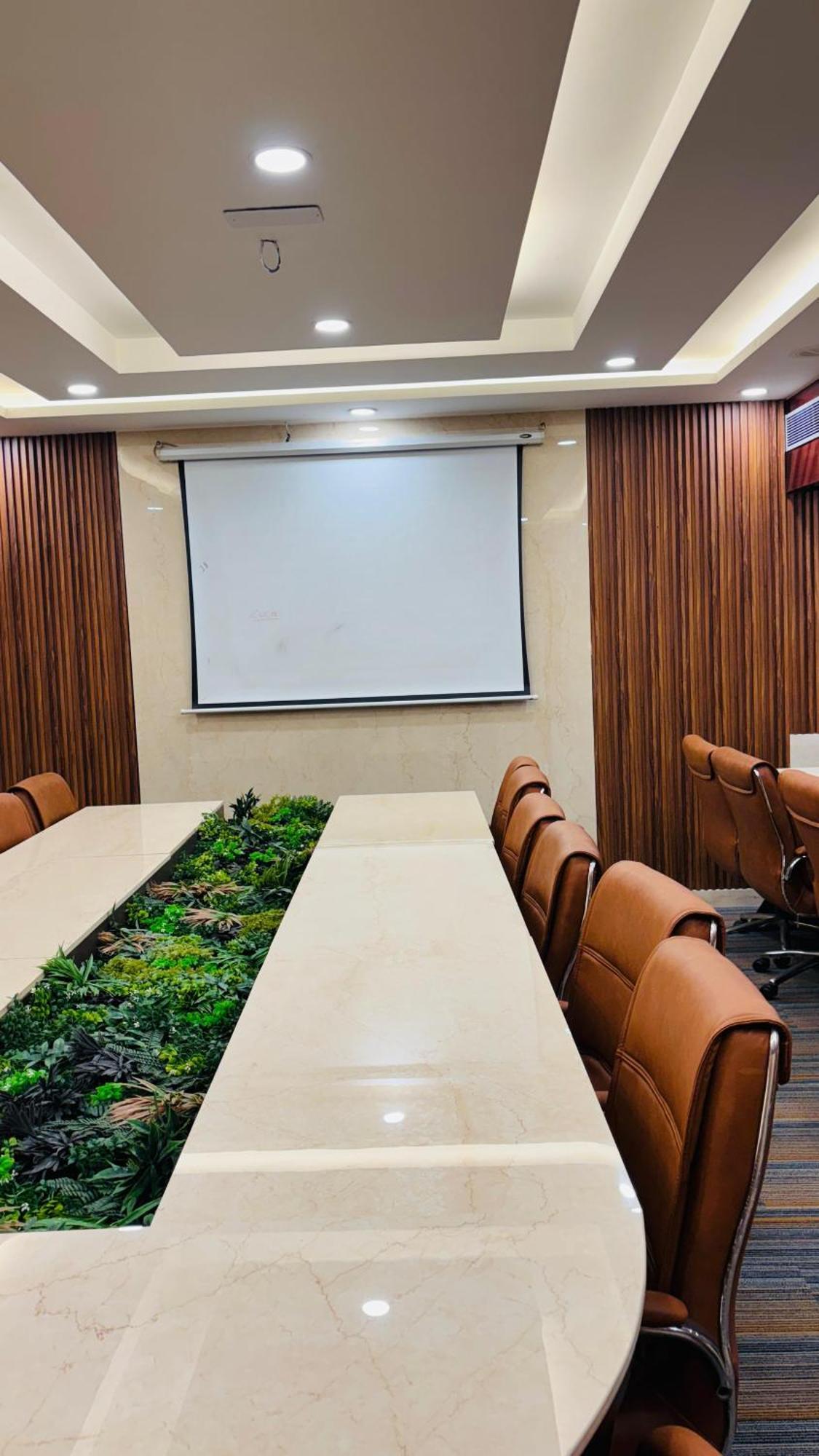 होटल Shanti Palace Mahipalpur 4*