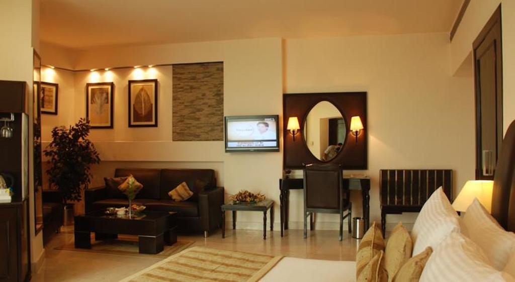 होटल Shanti Palace Mahipalpur 4*